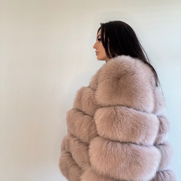 Fox Fur Coat - Picture 3 of 6